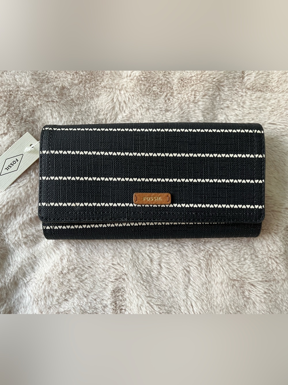 NWT Fossil Logan Heart Stripe RFID Flap Clutch Wallet